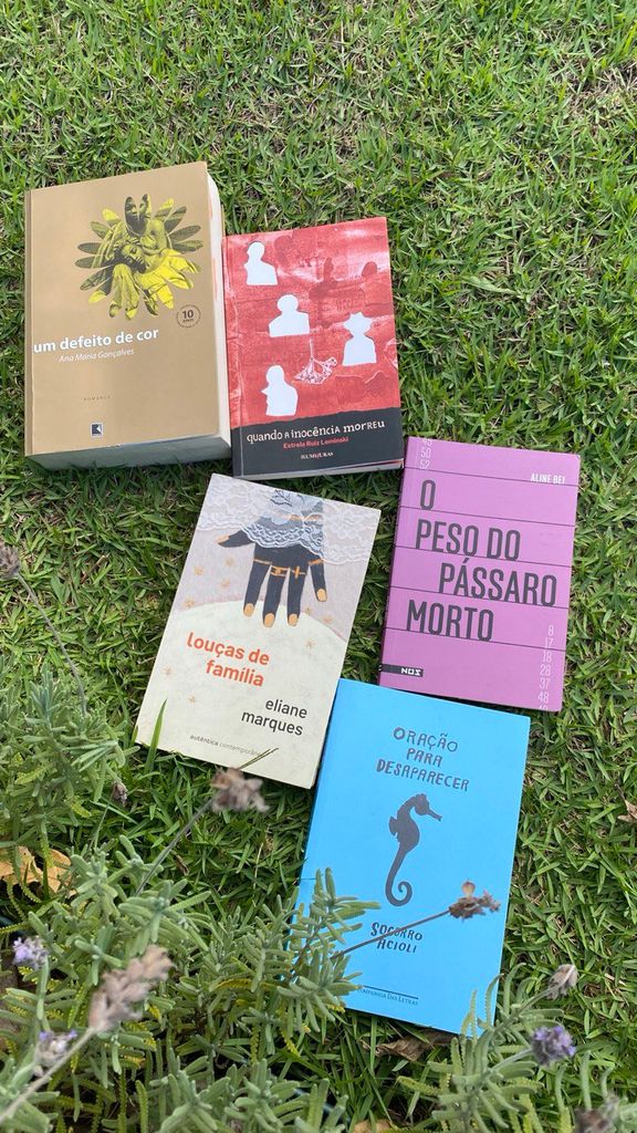 5 livros espelahados pela grama